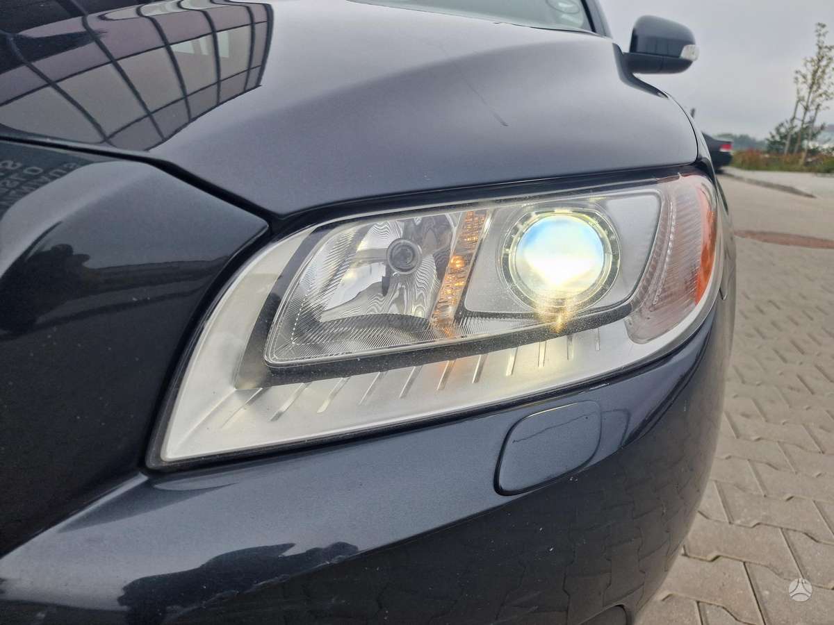Volvo V70 2010 — photo 24