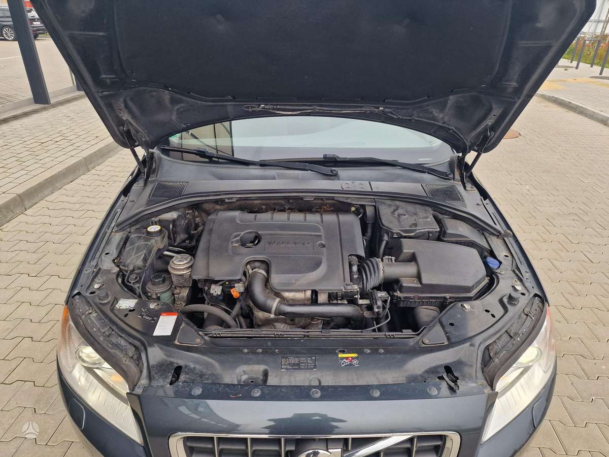 Volvo V70 2010 — photo 25