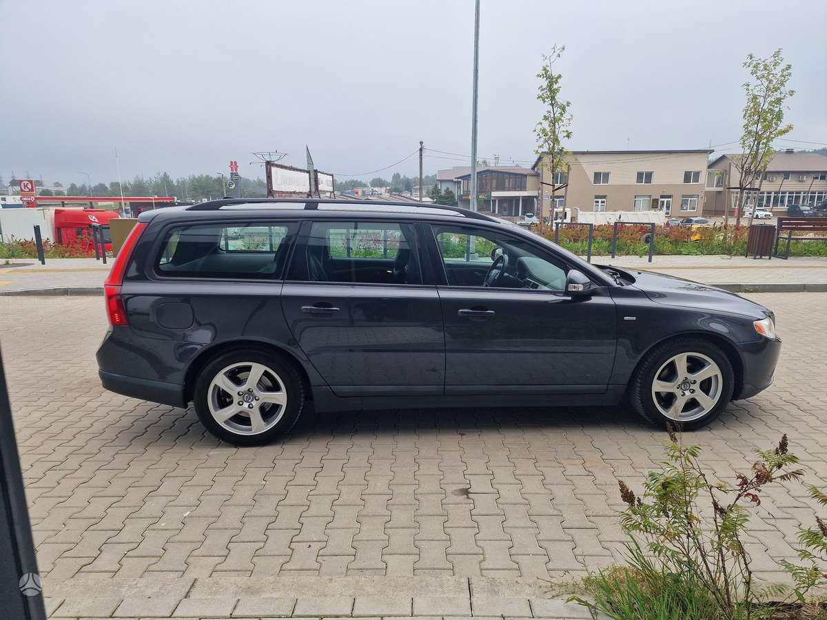 Volvo V70 2010 — photo 6