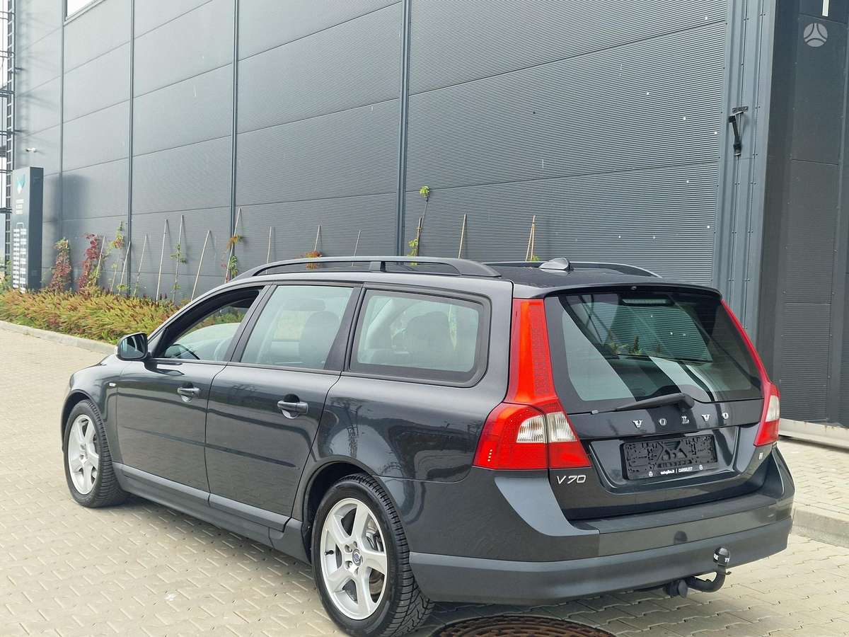 Volvo V70 2010 — photo 7