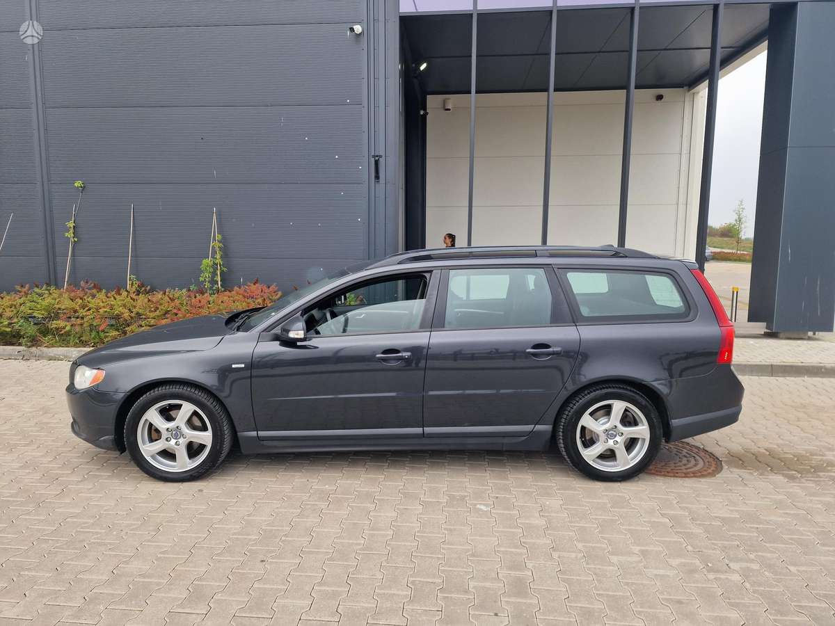 Volvo V70 2010 — photo 8