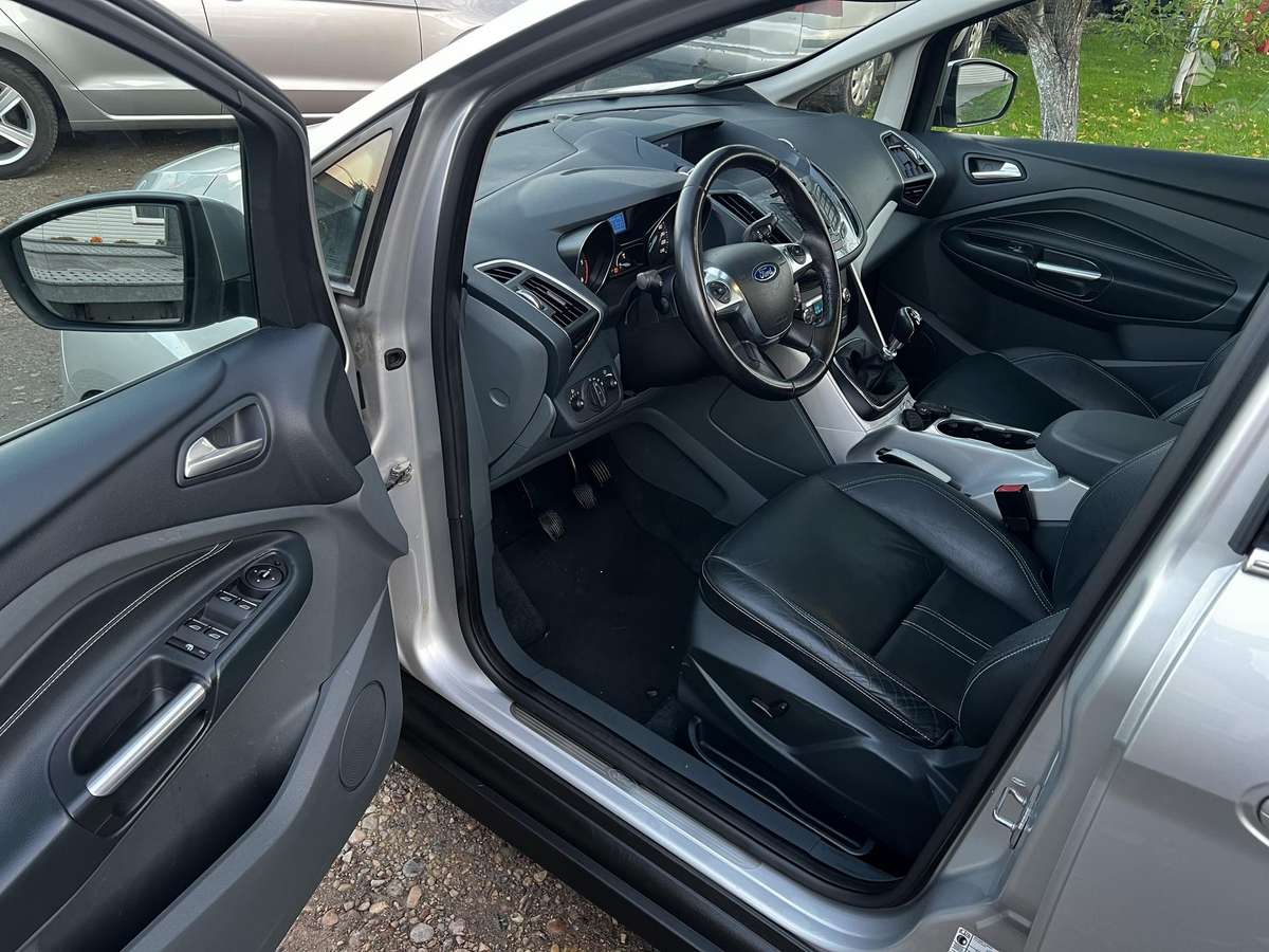 Ford Grand 2013 — photo 12