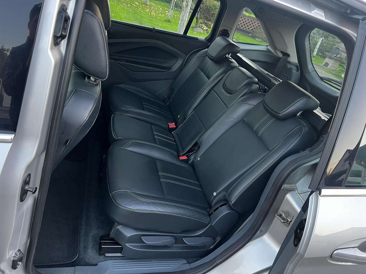 Ford Grand 2013 — photo 15