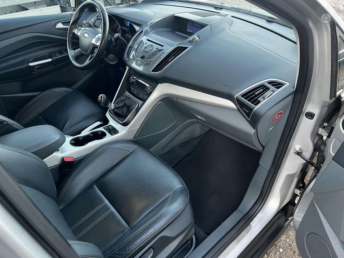 Ford Grand 2013 — photo 16