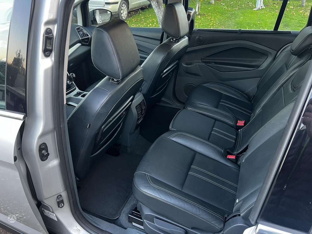 Ford Grand 2013 — photo 18