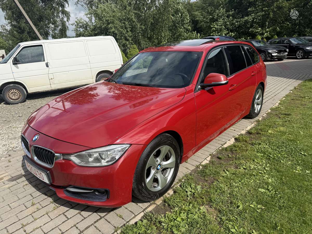 BMW 320 2013 — салон