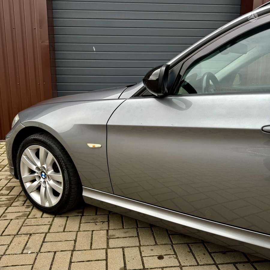 BMW 320 2011 — photo 11