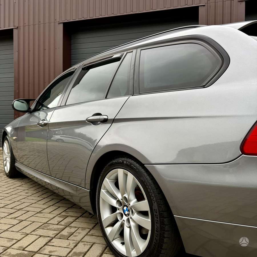 BMW 320 2011 — photo 12