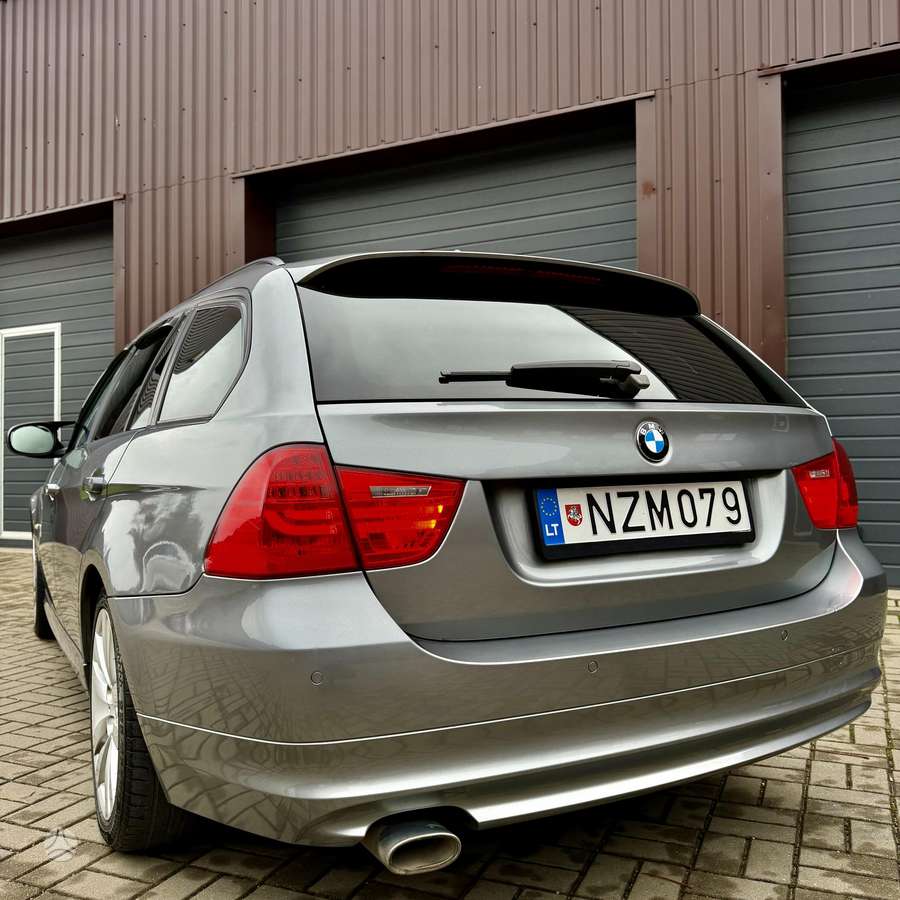 BMW 320 2011 — photo 13