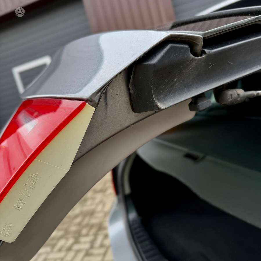 BMW 320 2011 — photo 15