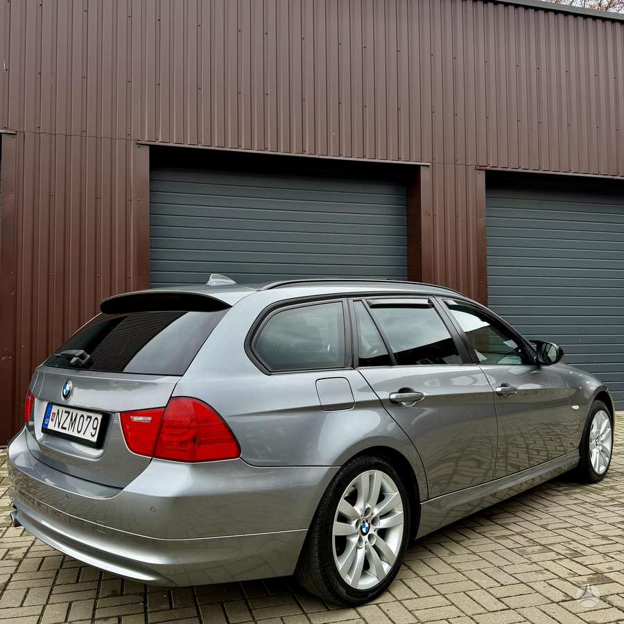 BMW 320 2011 — photo 17