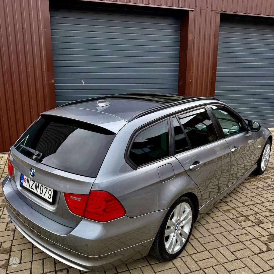 BMW 320 2011 — photo 18