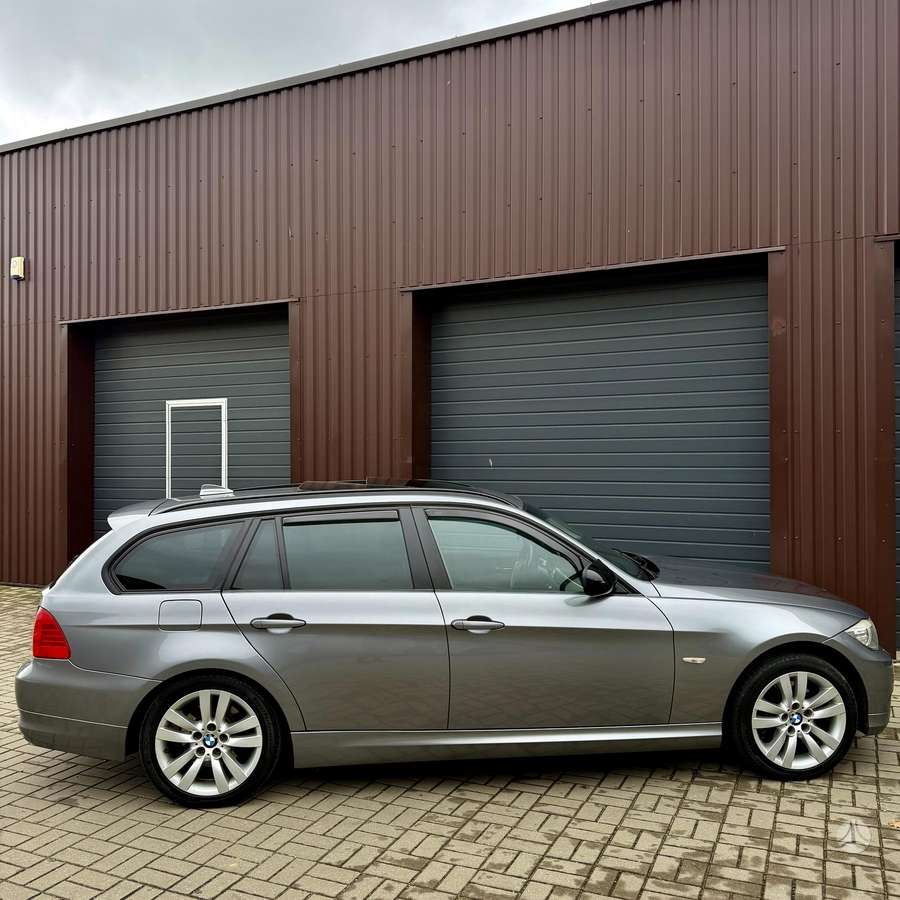 BMW 320 2011 — photo 19