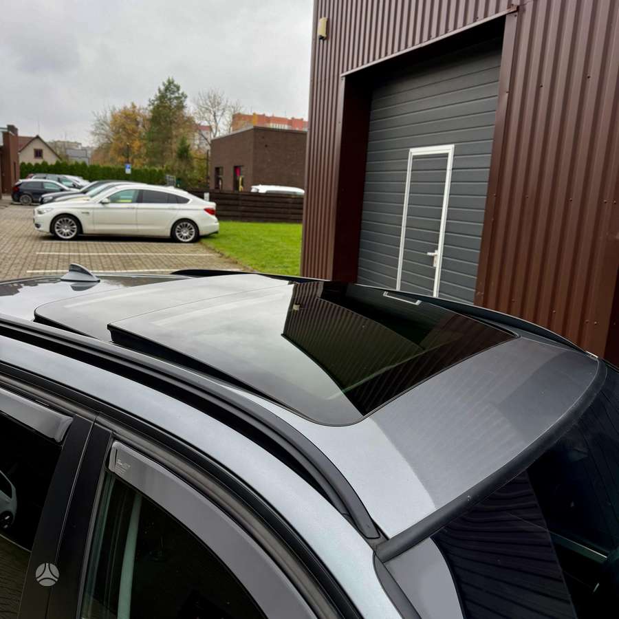 BMW 320 2011 — photo 21