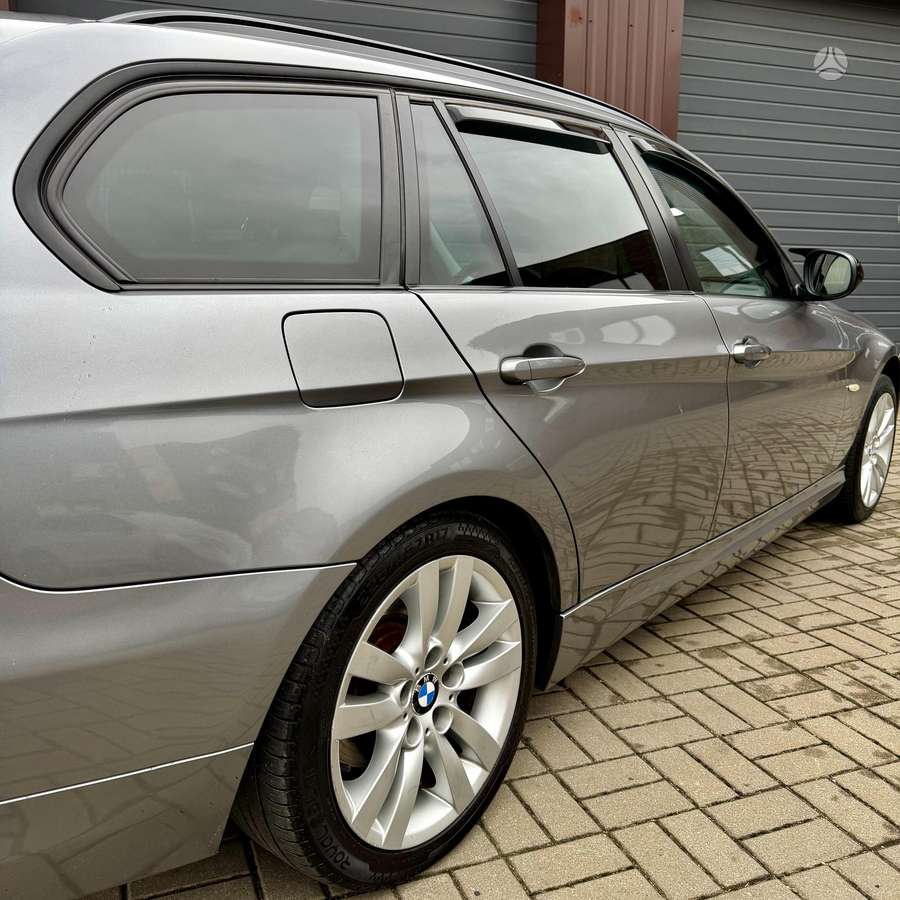BMW 320 2011 — photo 22