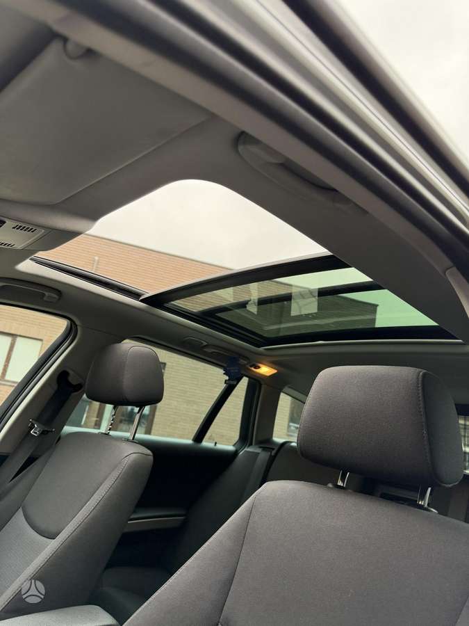 BMW 320 2011 — photo 26