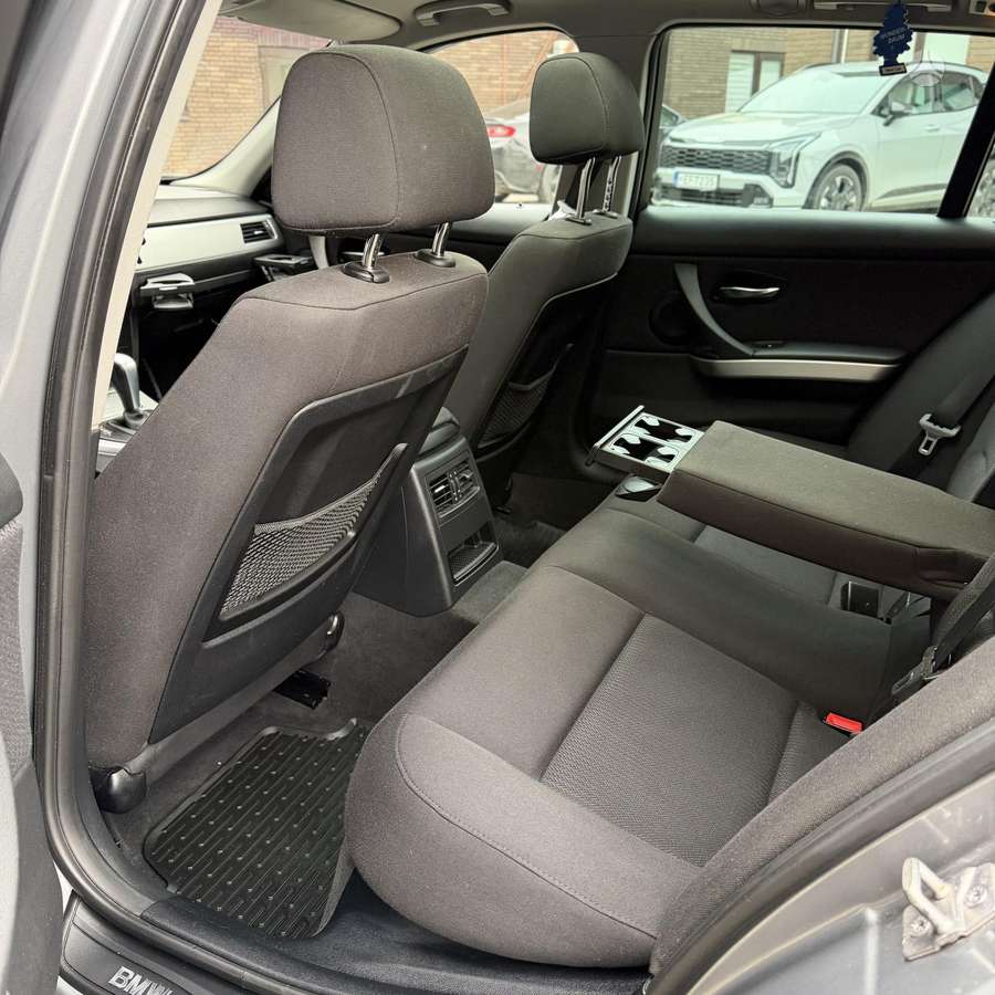 BMW 320 2011 — photo 30