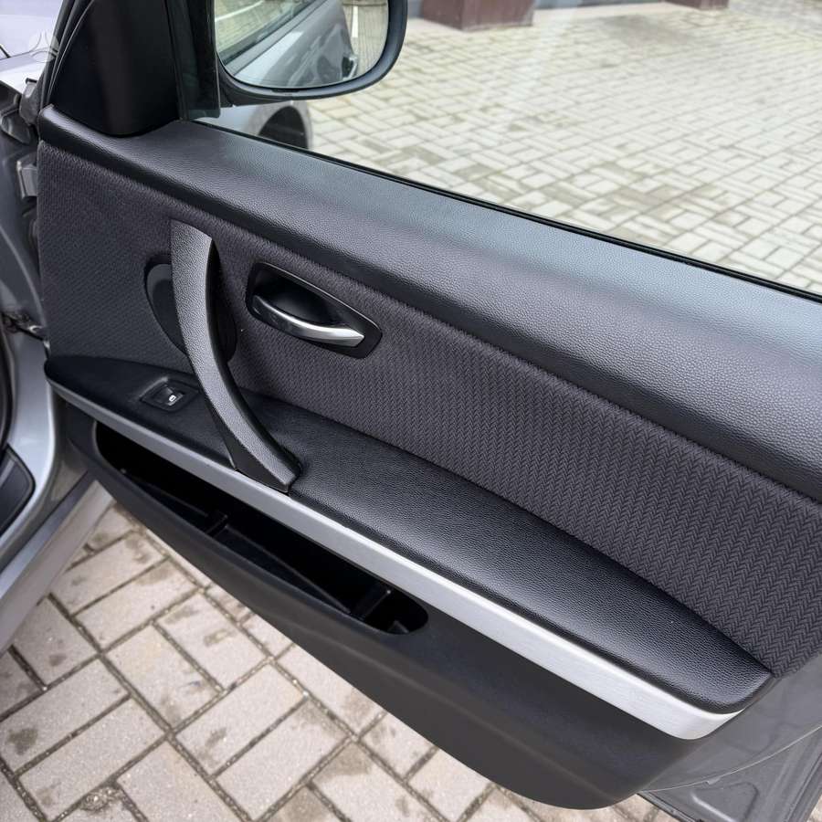 BMW 320 2011 — photo 31