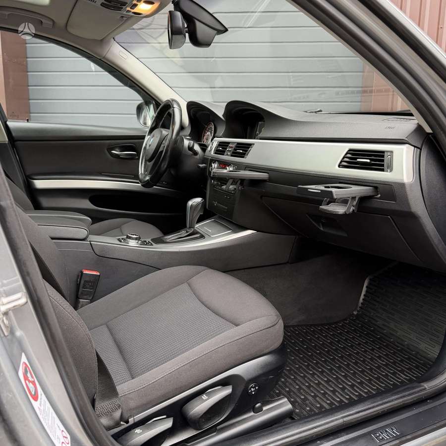 BMW 320 2011 — photo 32