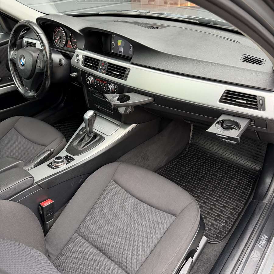 BMW 320 2011 — photo 33