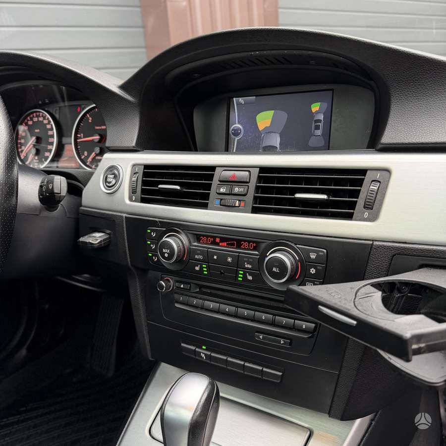 BMW 320 2011 — photo 34