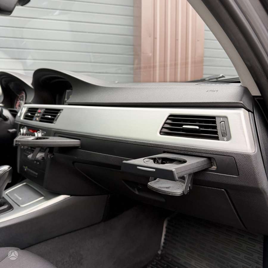 BMW 320 2011 — photo 35