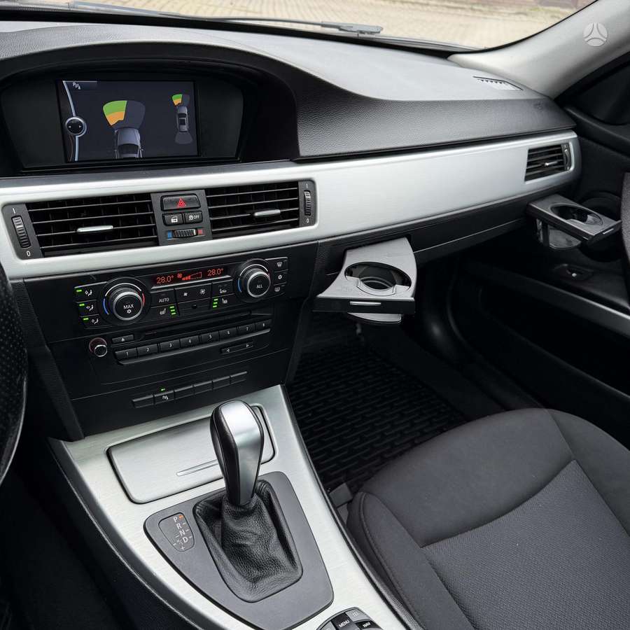 BMW 320 2011 — photo 37