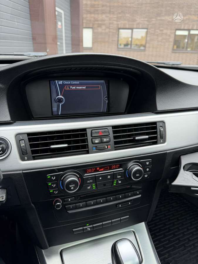 BMW 320 2011 — photo 38