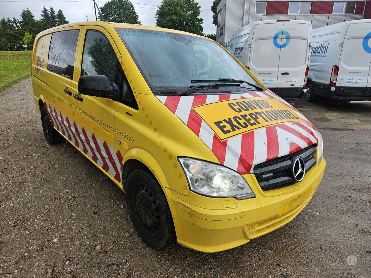 Mercedes-Benz Vito 2015 — rear view