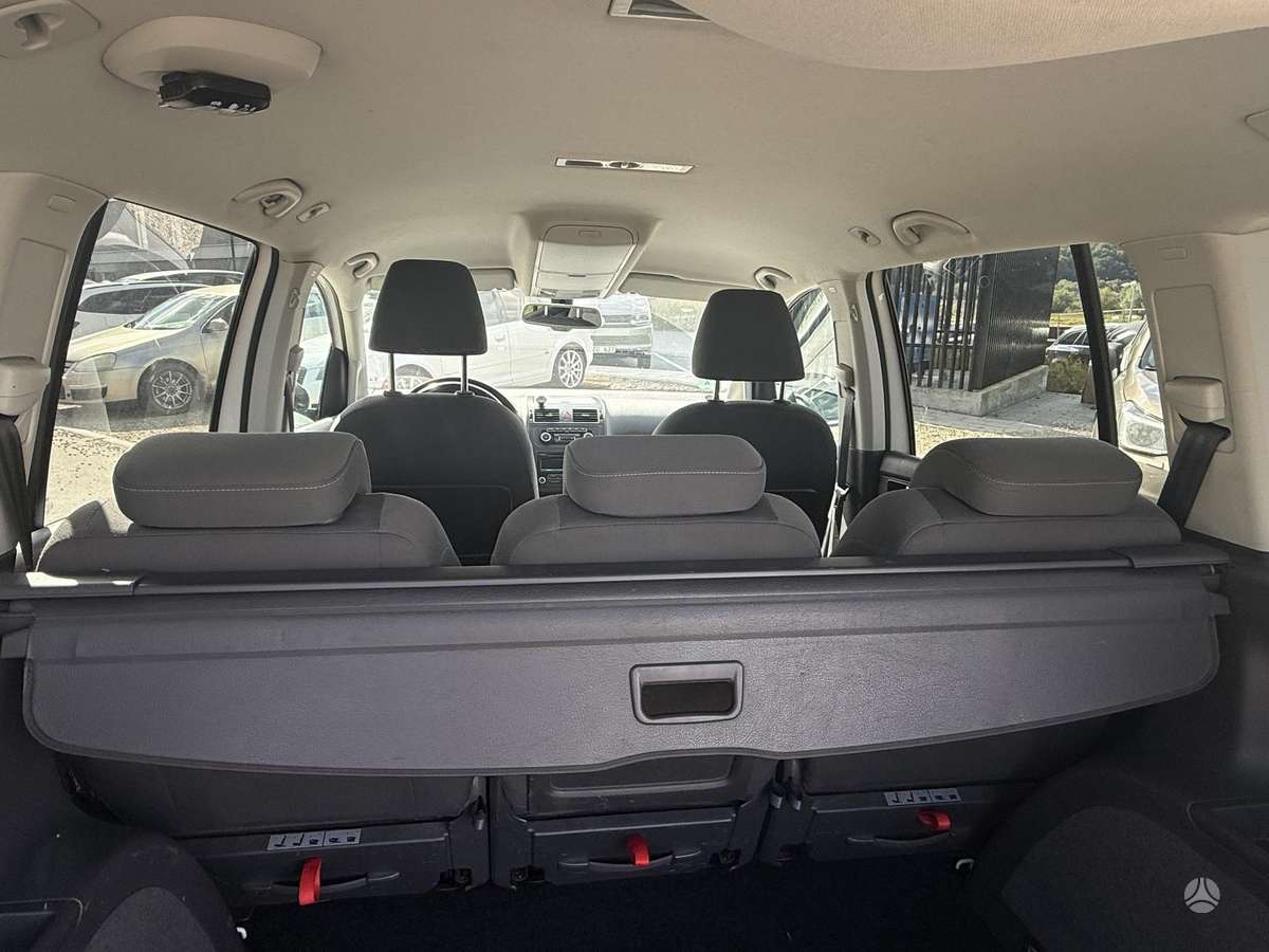 Volkswagen Touran 2014 — photo 13