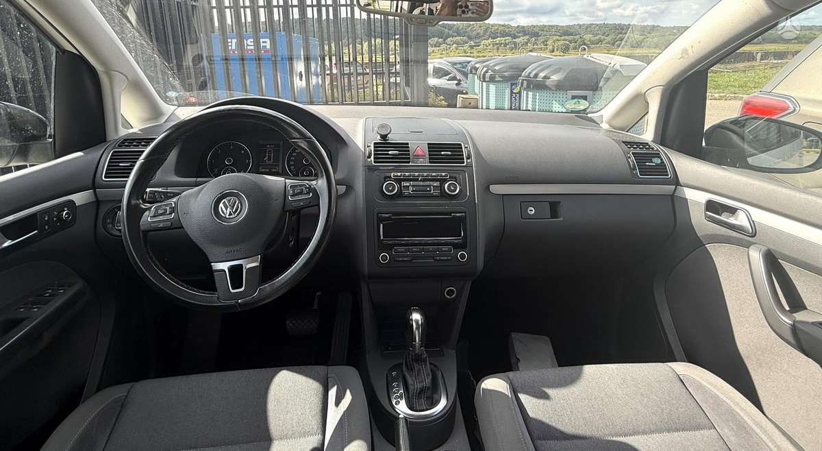 Volkswagen Touran 2014 — photo 16