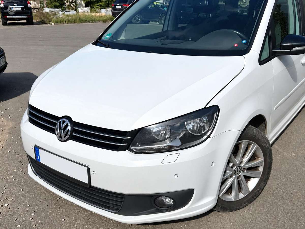 Volkswagen Touran 2014 — rear view