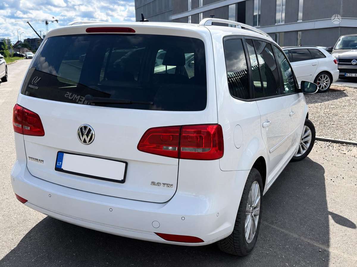 Volkswagen Touran 2014 — interior