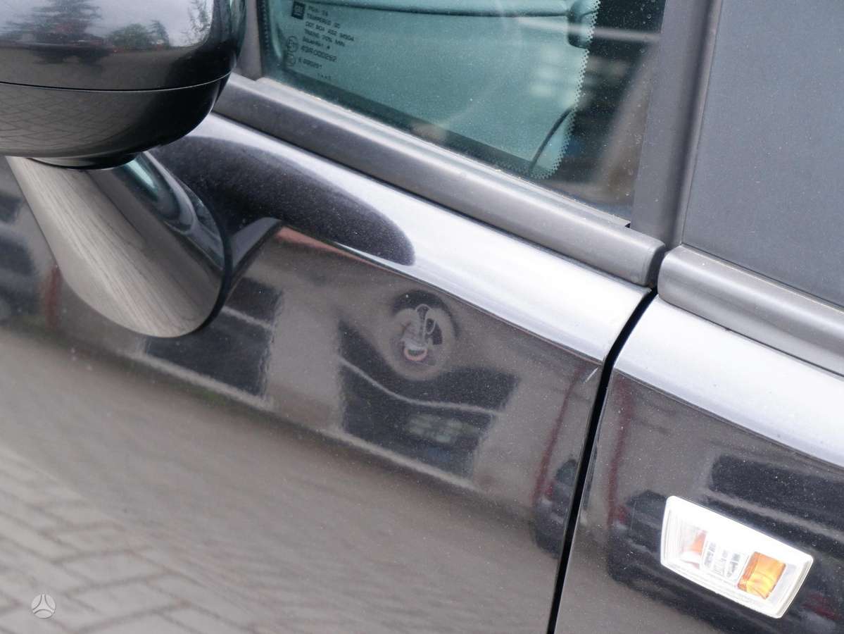 Opel Meriva 2011 — photo 11