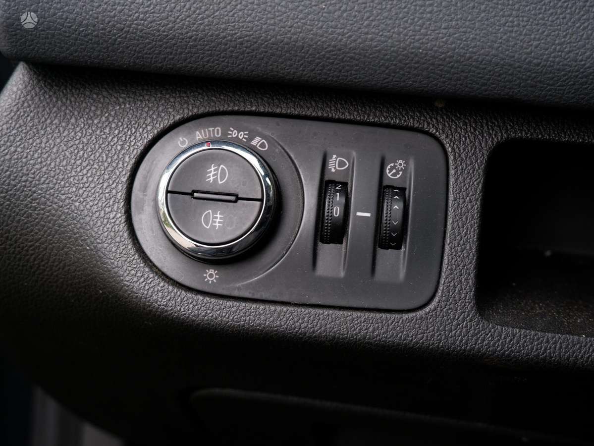 Opel Meriva 2011 — photo 17