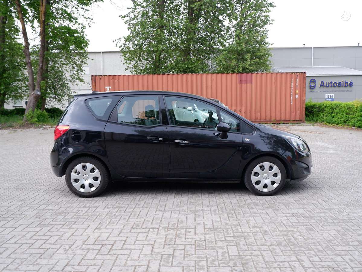 Opel Meriva 2011 — engine 1686 cm³, 101 HP (74kW)