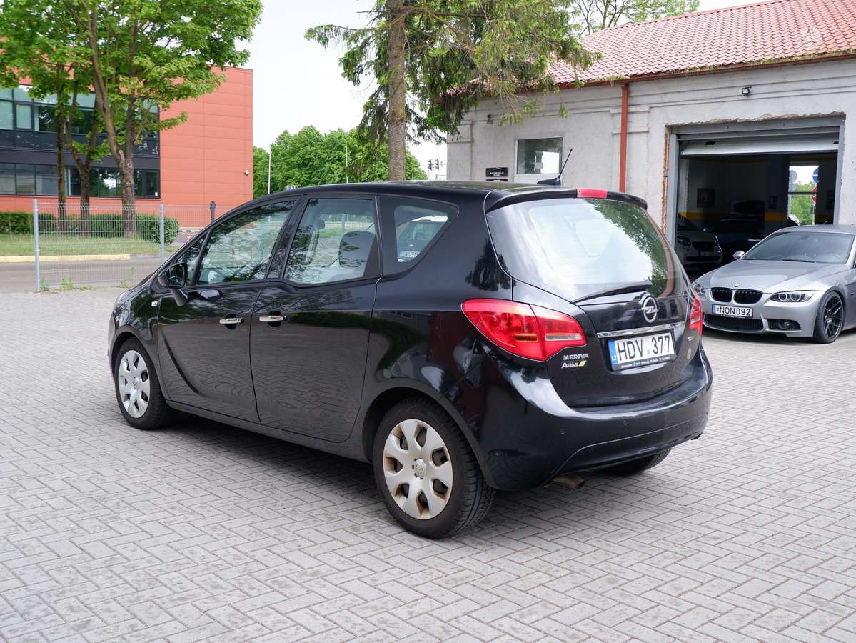 Opel Meriva 2011 — photo 7