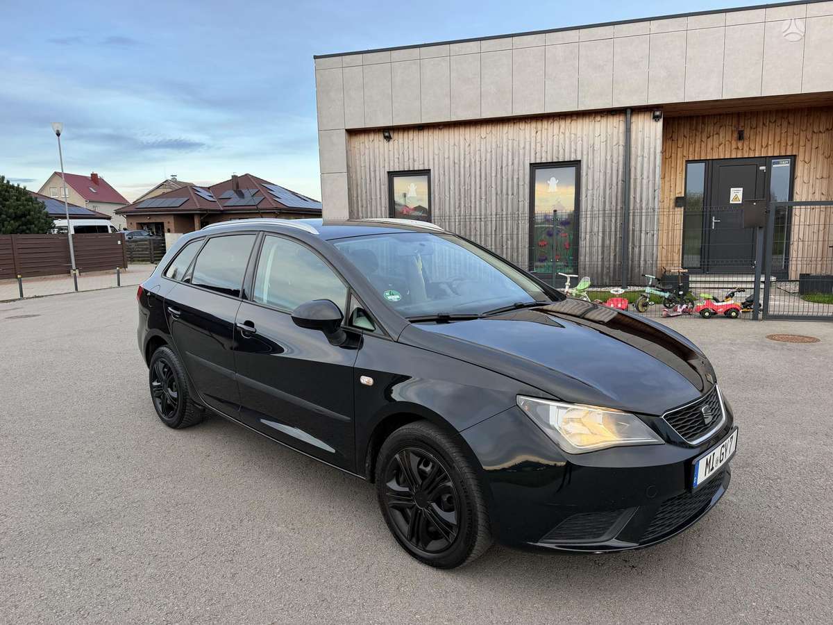 Seat Ibiza 2013 — салон