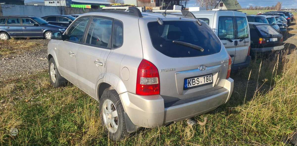 Hyundai Tucson 2006 — салон