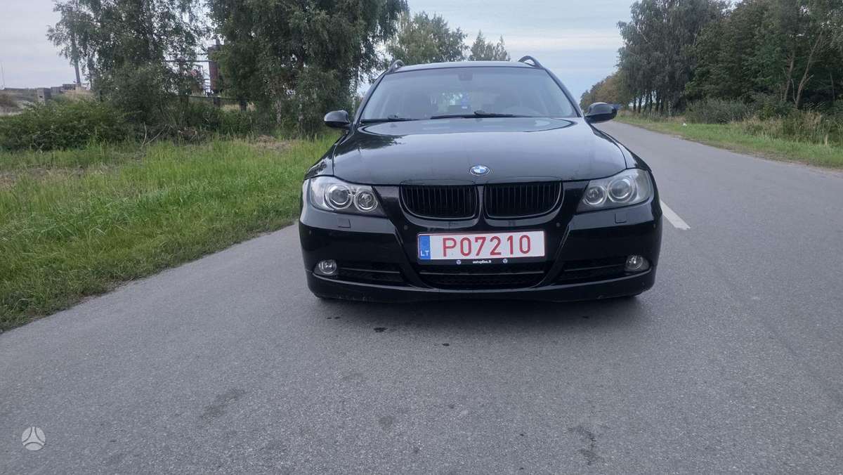 BMW 325 2005 — вигляд ззаду