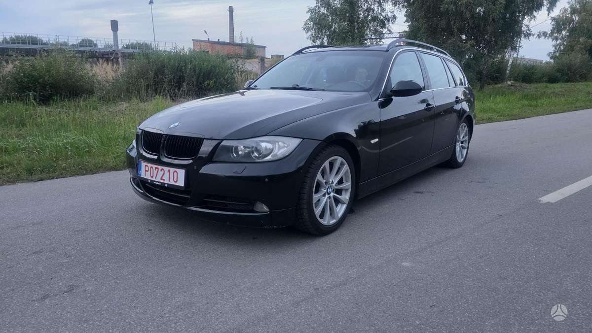 BMW 325 2005 — салон