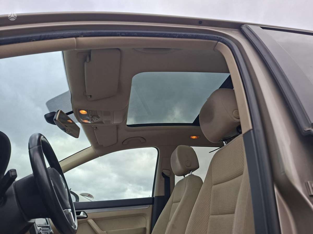 Volkswagen Touran 2013 — photo 12