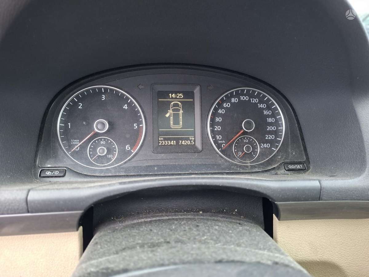Volkswagen Touran 2013 — photo 13