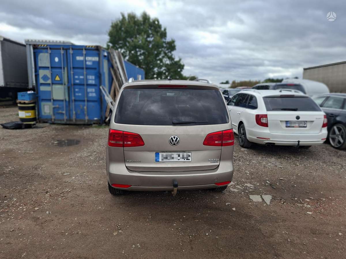 Volkswagen Touran 2013 — engine 2000 cm³, 140 HP (103kW)