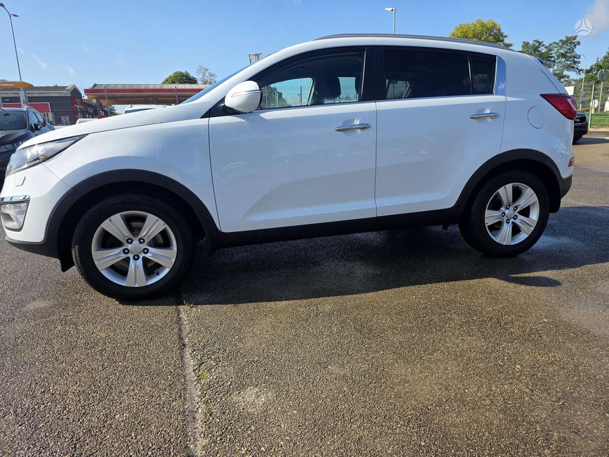 Kia Sportage 2012 — rear view