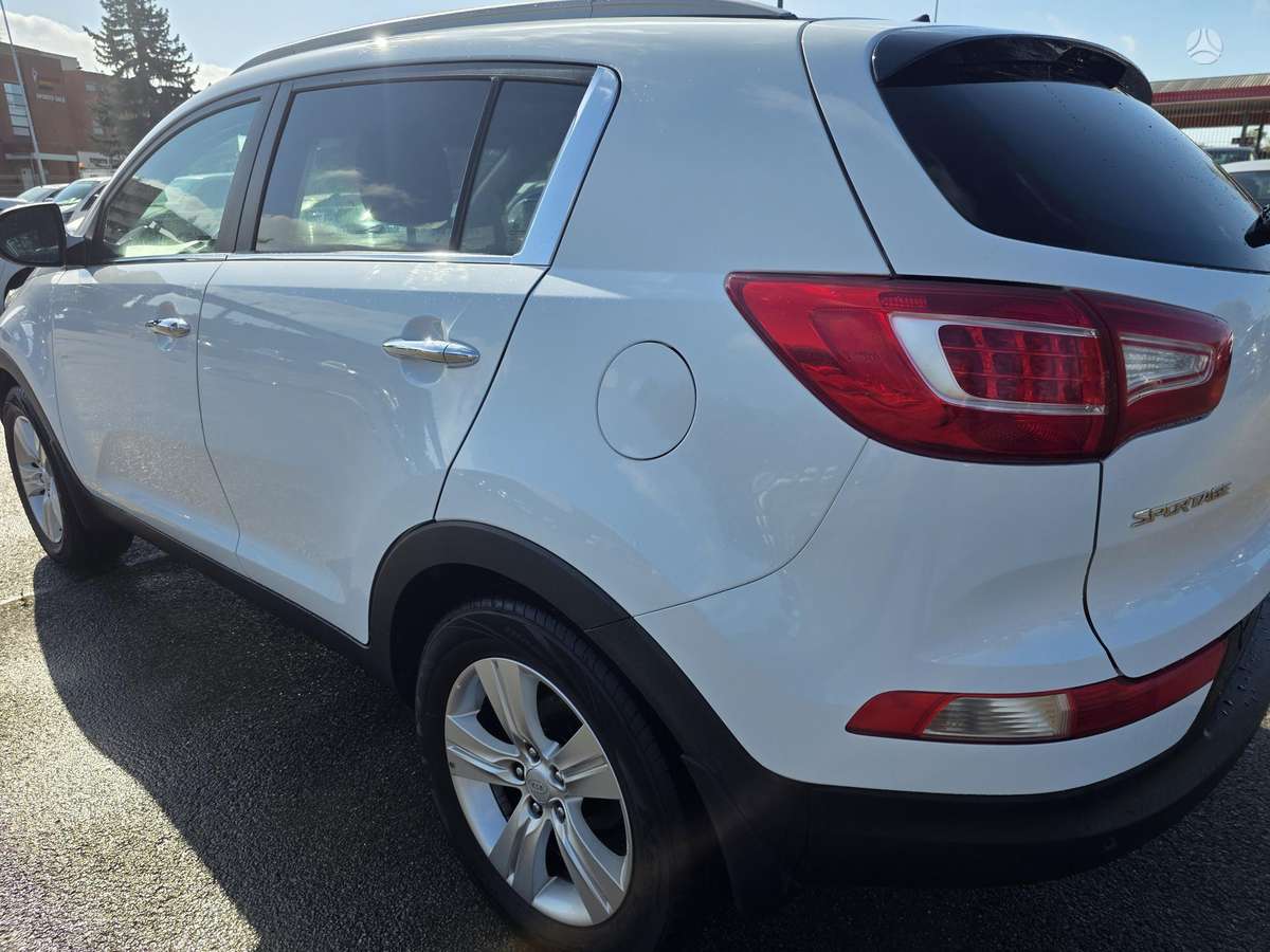 Kia Sportage 2012 — interior
