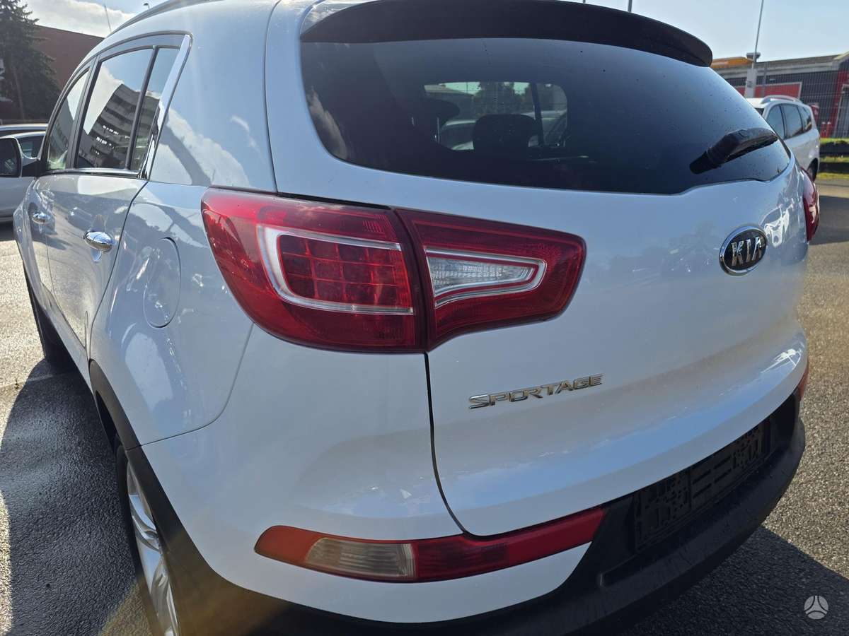Kia Sportage 2012 — engine 1591 cm³, 135 HP (99kW)