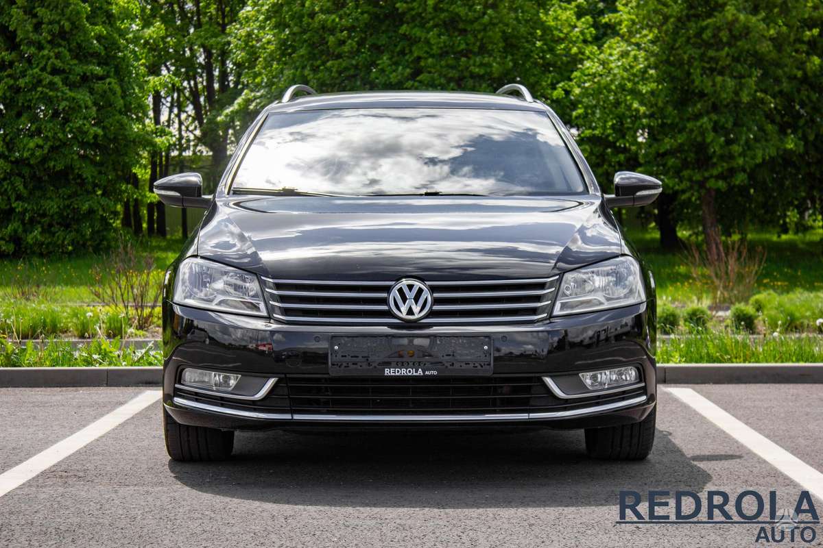 Volkswagen Passat 2013 — вигляд ззаду