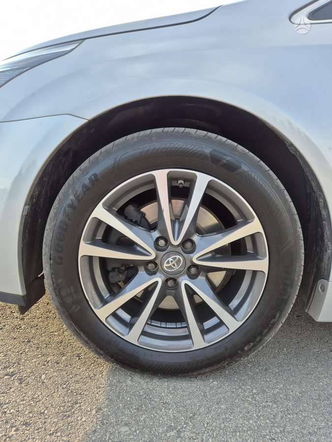 Toyota Avensis 2014 — photo 11