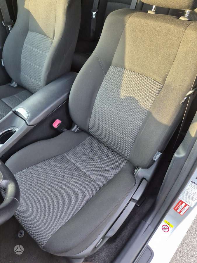Toyota Avensis 2014 — photo 19